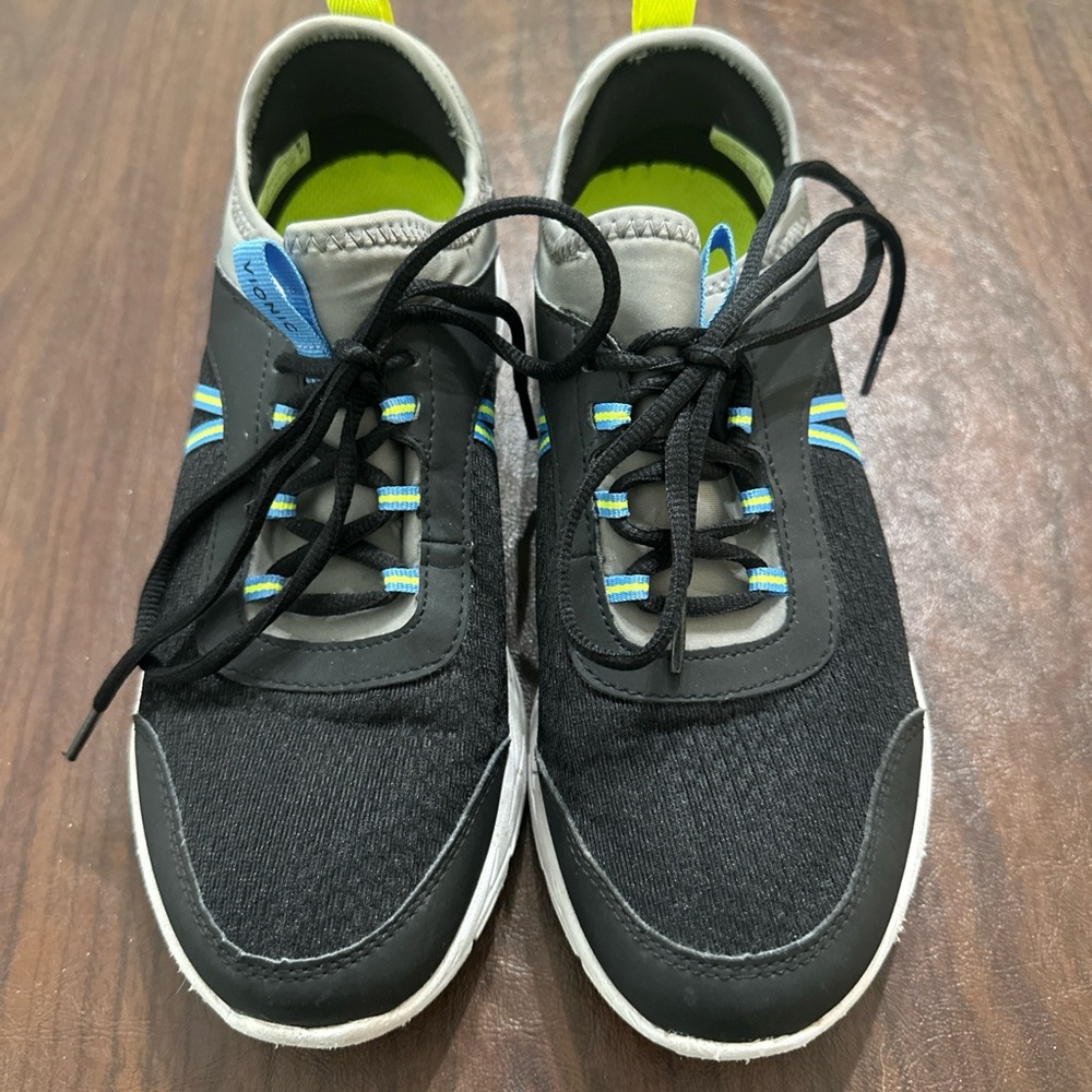 Vionic Women’s Lightweight Helena Black and Gray Sneakers, Blue Accents size 8.5